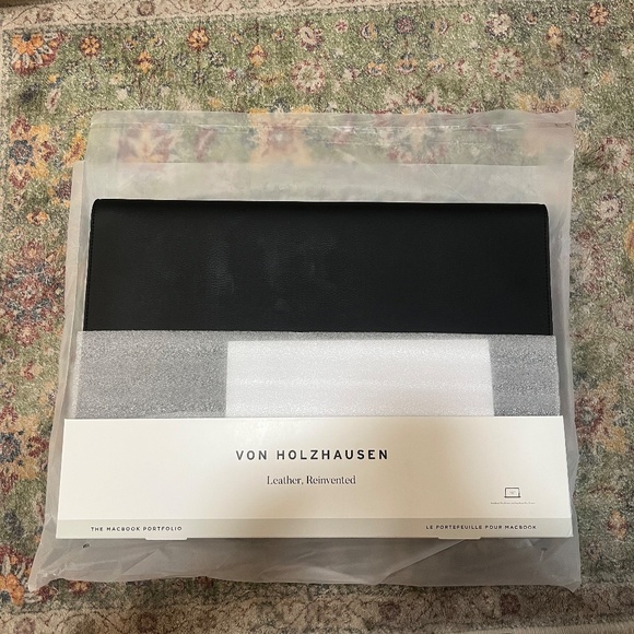 NWT The MacBook Portfolio 16-inch - Von Holzhausen - Picture 5 of 6